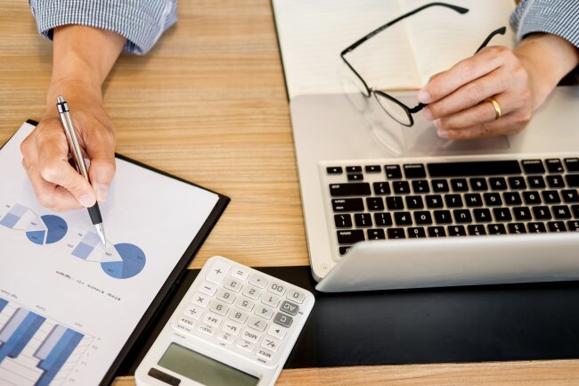 business-calculator-commerce-1091974